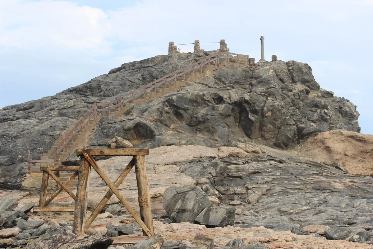 Rocky walkway toward Diaz Point viewpoint