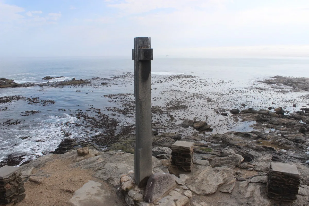 Rocky shore marker at Diaz Point